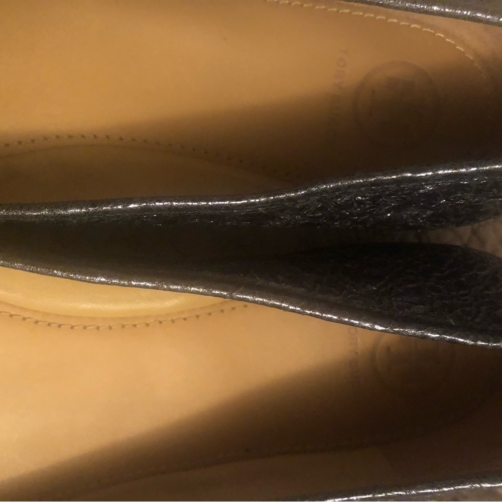 Gorgeous Tory Burch metallic navy blue soft comfy flats in size 10.